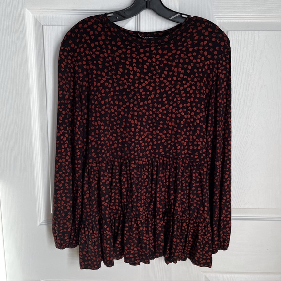 NEW LOOK DOUBLE TIERED TOP - Picture 2 of 8